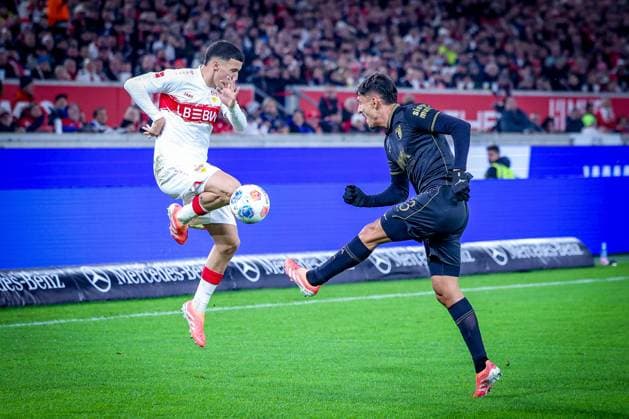 Bilal El Khannouss 11 VfB Stuttgart in action with Dimitris Giannoulis 13 FC Augsburg , VfB Stuttgart vs FC Augsburg, Football, Men, DFL, Bundesliga, Season 2025 2026, MHP Arena, Matchday 10, 09 11 2025 Stuttgart Baden Wuerttemberg Germany Copyright: xkolbert-press MartinxAgüerax