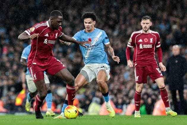 Premier League Manchester City v Liverpool Ibrahima KonatÃ of Liverpool tackles Nico O Reilly of Manchester City during the Premier League match Manchester City vs Liverpool at Etihad Stadium, Manchester, United Kingdom, 9th November 2025 (Photo by Mark Cosgrove News Images) Manchester Etihad Stadium Manchester United, ManU Kingdom Copyright: xMarkxCosgrove NewsxImagesx