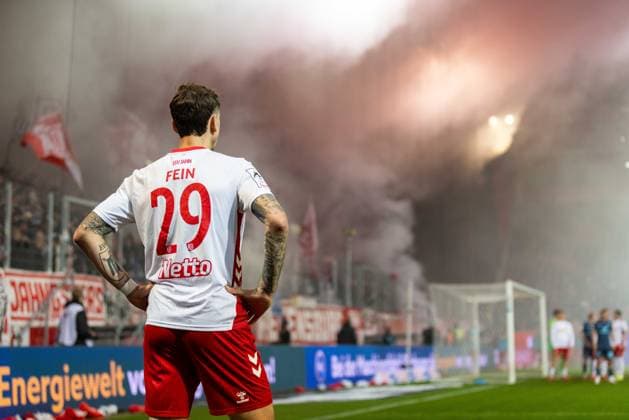09 11 2025, Football, GER, Season, 3 Liga, Season 2025 2026, 14 Matchday, SSV Jahn Regensburg TSV 1860 München Adrian Fein Regensburg DFL REGULATIONS PROHIBIT ANY USE OF PHOTOGRAPHS AS IMAGE SEQUENCES AND OR QUASI VIDEO