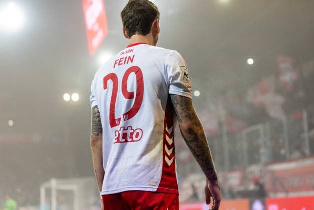 09 11 2025, Football, GER, Season, 3 Liga, Season 2025 2026, 14 Matchday, SSV Jahn Regensburg TSV 1860 München Adrian Fein Regensburg DFL REGULATIONS PROHIBIT ANY USE OF PHOTOGRAPHS AS IMAGE SEQUENCES AND OR QUASI VIDEO