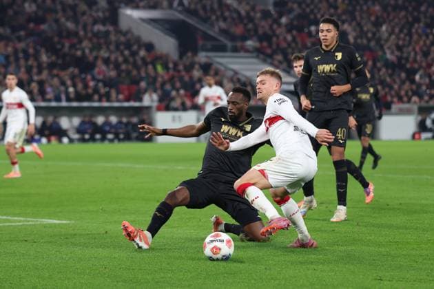 09 11 2025, xrekx, Soccer 1 Bundesliga, VfB Stuttgart FC Augsburg v l Chrislain Matsima FC Augsburg Maximilian Mittelstädt Mittelstaedt VfB Stuttgart Zweikampf, Aktion, action, battle for the ball DFL DFB REGULATIONS PROHIBIT ANY USE OF PHOTOGRAPHS as IMAGE SEQUENCES and or QUASI VIDEO Stuttgart
