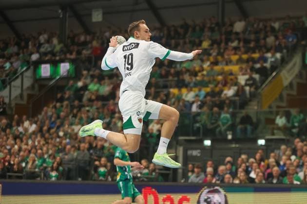 Mathias Gidsel Fuechse Berlin, 19 throws the ball from the jump, SC DHfK Leipzig vs Fuechse Berlin, Handball, 1 Bundesliga, Matchday 11, Season 2025 2026, 09 11 2025, SC DHfK Leipzig vs Fuechse Berlin, Handball, 1 Bundesliga, Matchday 11, Season 2025 2026, 09 11 2025 Leipzig Copyright: xEibner-Pressefoto LauraxRoemerx EP_LRR