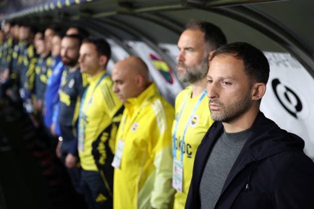 Fenerbahce v Zecorner Kayserispor - Turkish Super Lig ISTANBUL, TURKIYE - NOVEMBER 9: Head Coach Domenico Tedesco of Fenerbahce before the Turkish Super Lig Week 12 match between Fenerbahce and Zecorner Kayserispor at Chobani Stadium in Istanbul, Turkiye on November 9, 2025. Ali Atmaca Anadolu Istanbul Turkey. Editorial use only. Please get in touch for any other usage.  Copyright: x2025xAnadoluxAlixAtmacax