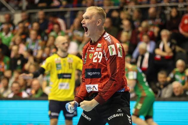 09 11 2025, xgox, Handball, Daikin HBL, SC Magdeburg SC Magdeburg Rhein Neckar Loewen v l David Spaeth Rhein Neckar Loewen, 29 cheers over held ball, defended, held, Torhueter Magdeburg