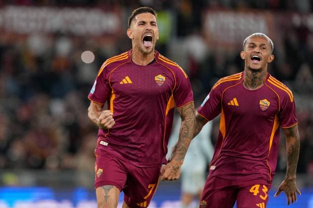 Lorenzo Pellegrini of AS Roma celebrates after scoring on penalty the goal of 1-0 during the Serie A 2025 2026 football match between AS Roma and Udinese Calcio at Stadio Olimpico in Rome (Italy), November 9, 2025. antoniettaxbaldassarre