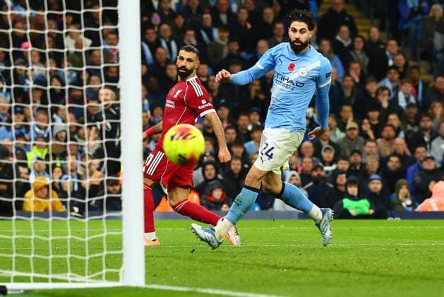 Mohamed Salah of Liverpool misses a chance to score Manchester City v Liverpool, Premier League, Football, Etihad Stadium, Manchester, UK - 09 Nov 2025Manchester Etihad Stadium United Kingdom EDITORIAL USE ONLY No use with unauthorised audio, video, data, fixture lists, club league logos or live services. Online in-match use limited to 120 images, no video emulation. No use in betting, games or single club league player publications.  Copyright: xPaulxCurrie Shutterstockx 15702266dk