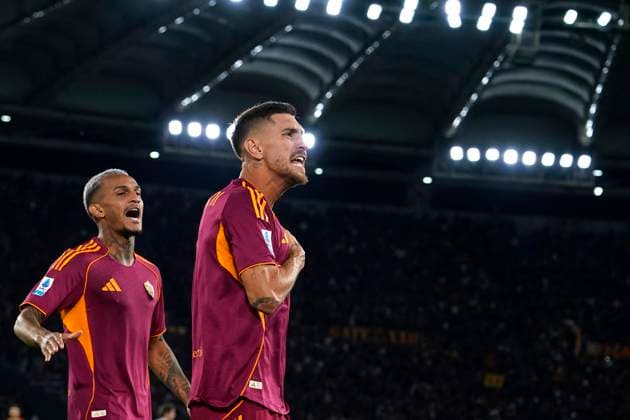 Lorenzo Pellegrini of AS Roma celebrates after scoring on penalty the goal of 1-0 during the Serie A 2025 2026 football match between AS Roma and Udinese Calcio at Stadio Olimpico in Rome (Italy), November 9, 2025. antoniettaxbaldassarre