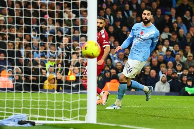Mohamed Salah of Liverpool misses a chance to score Manchester City v Liverpool, Premier League, Football, Etihad Stadium, Manchester, UK - 09 Nov 2025Manchester Etihad Stadium United Kingdom EDITORIAL USE ONLY No use with unauthorised audio, video, data, fixture lists, club league logos or live services. Online in-match use limited to 120 images, no video emulation. No use in betting, games or single club league player publications.  Copyright: xPaulxCurrie Shutterstockx 15702266dm