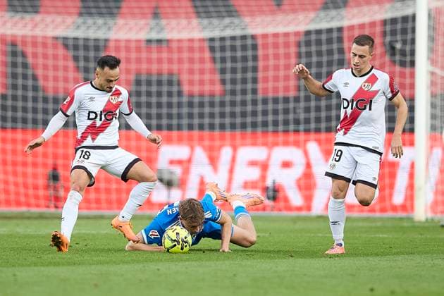 Dean Huijsen (Real Madrid CF), Alvaro Garcia (Rayo Vallecano) and Jorge de Frutos (Rayo Vallecano) battle for the ball during the LaLiga EA Sports match between Rayo Vallecano v Real Madrid at Estadio de Vallecas on November 9, 2025 in Madrid, Spain. (Photo by Manu Reino DeFodi Images) Dean Huijsen Real Madrid CF , Alvaro Garcia Rayo Vallecano and Jorge de Frutos Rayo Vallecano battle for the ball during the LaLiga EA Sports match between Rayo Vallecano v Real Madrid at Estadio de Vallecas on November 9, 2025 in Madrid, Spain Photo by Manu Reino DeFodi Images