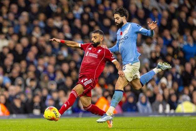 Football - FA Premier League - Manchester City FC v Liverpool FC MANCHESTER, ENGLAND - Sunday, November 9, 2025: Liverpool s Mohamed Salah has a shot during the FA Premier League match between Manchester City FC and Liverpool FC at the City of Manchester Stadium. (Photo by David Rawcliffe Propaganda) MANCHESTER City of Manchester Stadium GREATER MANCHESTER ENGLAND  Copyright: xDavidxRawcliffex P2025-11-09-Man_City_Liverpool-113