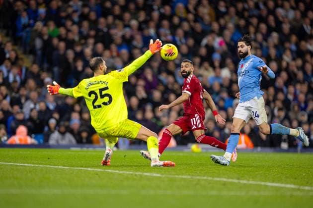 Football - FA Premier League - Manchester City FC v Liverpool FC MANCHESTER, ENGLAND - Sunday, November 9, 2025: Liverpool s Mohamed Salah sees his shot go wide during the FA Premier League match between Manchester City FC and Liverpool FC at the City of Manchester Stadium. (Photo by David Rawcliffe Propaganda) MANCHESTER City of Manchester Stadium GREATER MANCHESTER ENGLAND  Copyright: xDavidxRawcliffex P2025-11-09-Man_City_Liverpool-115