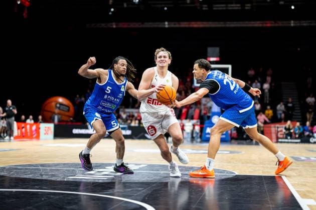 09 11 2025 Basketball Season 2025 2026 2 Bundesliga Pro A 11 Matchday Nuremberg Falcons Basketball Club NBC PS Karlsruhe Lions ThHa xthxhax Tyrese Williams 5, PS Karlsruhe Lions, PSK Lions Carter Whitt 2, Nuremberg Falcons BC NBC Maurice Marko Pluskota 23, PS Karlsruhe Lions, PSK Lions