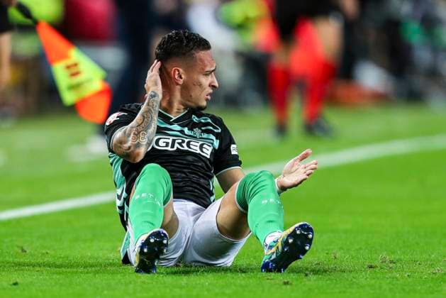 November 9, 2025, Valencia, Valencia, SPAIN: Antony of Real Betis Balompie gestures during the Spanish league, La Liga EA Sports, football match played between Valencia CF and Real Betis Balompie at Mestalla stadium on November 9, 2025, in Valencia, Spain. Valencia SPAIN - ZUMAa181 20251109_zaa_a181_218 Copyright: xIvanxTerronx
