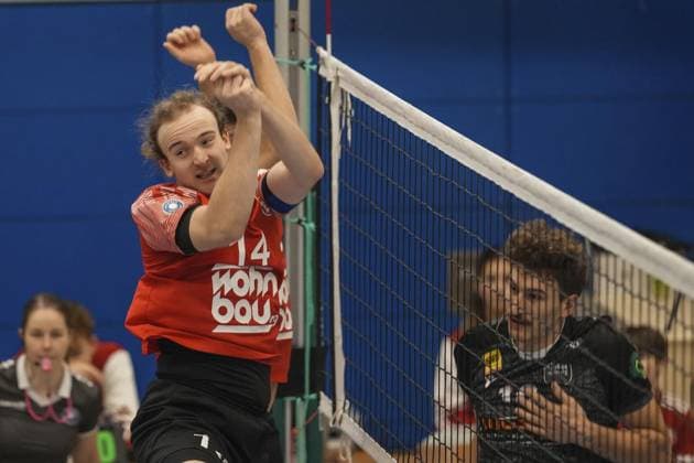 Volleyball in Essen FOR EDITORIAL PURPOSES ONLY EDITORIAL USE ONLY p Moritz Finke from VV HUMANN in the match against FT 1844 Freiburg The match of the DVV Cup round of 16, VV HUMANN against FT 1844 Freiburg ended on 09 11 2025 in the sports hall Gymnasium an der Wolfskuhle with 2 3 Michael Gohl FUNKE Foto Services p Sport Deutschland Nordrhein Westfalen Essen Copyright MichaelxGohl Copyright: MichaelxGohl doc836vsx90jivehcyl81f ,EDITORIAL USE ONLY Copyright: MichaelxGohl