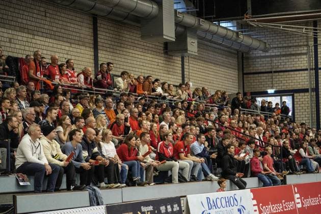 Volleyball in Essen FOR EDITORIAL PURPOSES ONLY EDITORIAL USE ONLY p The match of the DVV Cup round of 16, VV HUMANN against FT 1844 Freiburg ended on 09 11 2025 in the sports hall Gymnasium an der Wolfskuhle with 2 3 Michael Gohl FUNKE Foto Services p Sport Deutschland Nordrhein Westfalen Essen Copyright MichaelxGohl Copyright: MichaelxGohl doc836vtyexe5y1aj2lncei ,EDITORIAL USE ONLY Copyright: MichaelxGohl