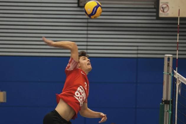 Volleyball in Essen FOR EDITORIAL PURPOSES ONLY EDITORIAL USE ONLY p Jonah Juditzki from VV HUMANN in the match against FT 1844 Freiburg The match of the DVV Cup round of 16, VV HUMANN against FT 1844 Freiburg ended on 09 11 2025 in the sports hall Gymnasium an der Wolfskuhle with 2 3 Michael Gohl FUNKE Foto Services p Sport Deutschland Nordrhein Westfalen Essen Copyright MichaelxGohl Copyright: MichaelxGohl doc836vtutax0i59vmfhv8 ,EDITORIAL USE ONLY Copyright: MichaelxGohl