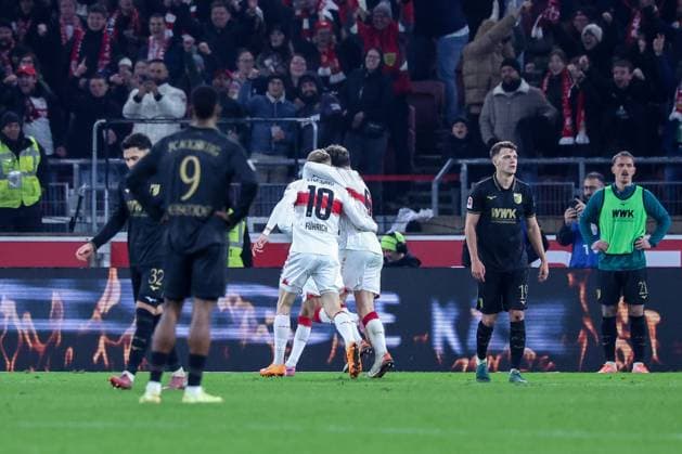 Chris Fuehrich 10 VfB Stuttgart and Angelo Stiller 6 VfB Stuttgart celebrate the 3 2, disappointment, frustration at Samuel Essende 9 FC Augsburg , Robin Fellhauer 19 FC Augsburg and Phillip Tietz 21 FC Augsburg , VfB Stuttgart vs FC Augsburg, Football, Men, DFL, Bundesliga, Season 2025 2026, MHP Arena, Matchday 10, 09 11 2025 Stuttgart Baden Wuerttemberg Germany Copyright: xkolbert-press MartinxAgüerax