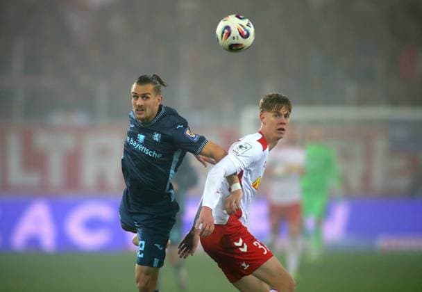Football, Men, 3 Liga, Season 2025 2026, SSV Jahn Regensburg TSV 1860 Munich, Jahnstadion Sigurd Haugen TSV 1860 Munich left with Leopold Wurm SSV Jahn Regensburg right in a duel for the ball