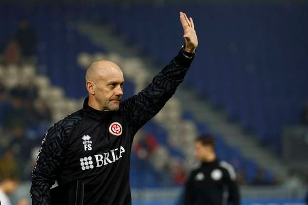 09 11 2025, xavx, Fußball 3 Liga, SV Wehen Wiesbaden FC Viktoria Köln v l Interim coach Frank Steinmetz SV Wehen Wiesbaden Einzelbild, Portrait, Portraet DFL DFB REGULATIONS PROHIBIT ANY USE OF PHOTOGRAPHS as IMAGE SEQUENCES and or QUASI VIDEO Wiesbaden