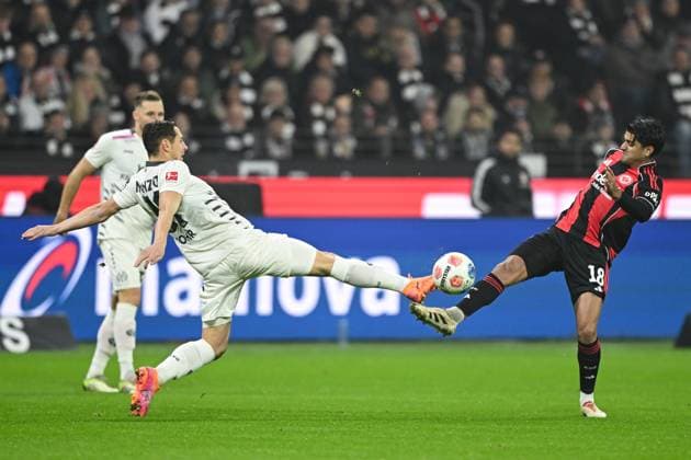 Dominik Kohr 1 FSV Mainz 05, 31 in duel with Mahmoud Eintracht Frankfurt, 18 , GER, Eintracht Frankfurt vs 1 FSV Mainz 05 Soccer, 1 Bundesliga, Matchday 10, Season 2025 2026, 09 11 2025 DFL REGULATES PROHIBIT ANY USE OF PHOTOGRAPHS AS IMAGE SEQUENCES AND OR QUASI VIDEO GER, Eintracht Frankfurt vs 1 FSV Mainz 05 Football, 1 Bundesliga, Matchday 10, Season 2025 2026, 09 11 2025 Frankfurt am Main Copyright: xEibner-Pressefoto FlorianxWiegandx EP_FWD