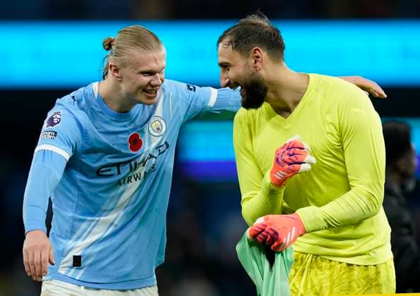 Manchester, England, 9th November 2025. Erling Haaland of Manchester City (l) celebrates the win with Gianluigi Donnarumma of Manchester City (r) during the Manchester City vs Liverpool Premier League match at the Etihad Stadium, Manchester. Picture credit should read: Andrew Yates Sportimage EDITORIAL USE ONLY. No use with unauthorised audio, video, data, fixture lists, club league logos or live services. Online in-match use limited to 120 images, no video emulation. No use in betting, games or single club league player publications. SPI_093_AY_Man_City_Liverpool SPI-4280-0089