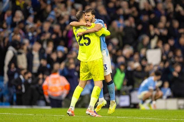 Football - FA Premier League - Manchester City FC v Liverpool FC MANCHESTER, ENGLAND - Sunday, November 9, 2025: Manchester City team-mates goalkeeper Gianluigi Donnarumma (L) and Ruben Dias celebrating after the FA Premier League match between Manchester City FC and Liverpool FC at the City of Manchester Stadium. (Photo by David Rawcliffe Propaganda) MANCHESTER City of Manchester Stadium GREATER MANCHESTER ENGLAND  Copyright: xDavidxRawcliffex P2025-11-09-Man_City_Liverpool-133