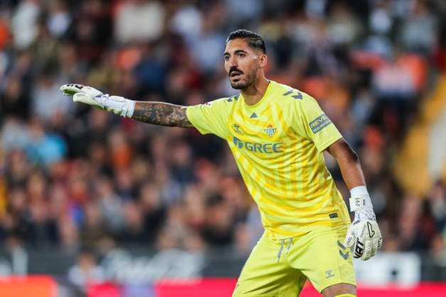November 9, 2025, Valencia, Valencia, SPAIN: Alvaro Valles of Real Betis Balompie gestures during the Spanish league, La Liga EA Sports, football match played between Valencia CF and Real Betis Balompie at Mestalla stadium on November 9, 2025, in Valencia, Spain. Valencia SPAIN - ZUMAa181 20251109_zaa_a181_223 Copyright: xIvanxTerronx