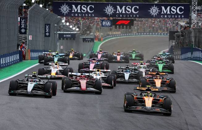 Formula 1 MSC Cruises Grande Premio de Sao Paulo 2025 09 11 2025, Autodromo Jose Carlos Pace, Interlagos, Formula 1 MSC Cruises Grande Premio de Sao Paulo 2025 , pictured at the start of the race , Lando Norris GBR , McLaren F1 Team, Andrea Kimi Antonelli ITA , Mercedes AMG Petronas Formula One Team, Charles Leclerc MCO , Scuderia Ferrari HP, Oscar Piastri AUS , Isack Hadjar FRA , Visa Cash App RB Formula One Team, Liam Lawson NZL , George Russell GBR , Oliver Bearman GBR , MoneyGram Haas F1 Team, Pierre Gasly FRA , BWT Alpine F1 Team nordphotoxGmbHx xBratic nph00250