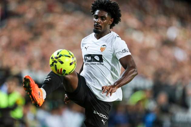November 9, 2025, Valencia, Valencia, SPAIN: Thierry Correia of Valencia CF in action during the Spanish league, La Liga EA Sports, football match played between Valencia CF and Real Betis Balompie at Mestalla stadium on November 9, 2025, in Valencia, Spain. Valencia SPAIN - ZUMAa181 20251109_zaa_a181_224 Copyright: xIvanxTerronx