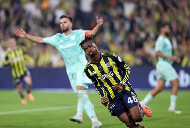 Fenerbahce v Zecorner Kayserispor - Turkish Super Lig ISTANBUL, TURKIYE - NOVEMBER 9: Dorgeles Nene of Fenerbahce celebrates after scoring a goal during the Turkish Super Lig Week 12 match between Fenerbahce and Zecorner Kayserispor at Chobani Stadium in Istanbul, Turkiye on November 9, 2025. Ali Atmaca Anadolu Istanbul Turkey. Editorial use only. Please get in touch for any other usage.  Copyright: x2025xAnadoluxAlixAtmacax