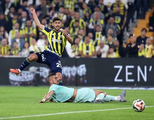 Fenerbahce v Zecorner Kayserispor - Turkish Super Lig ISTANBUL, TURKIYE - NOVEMBER 9: Marco Asensio of Fenerbahce in action during the Turkish Super Lig Week 12 match between Fenerbahce and Zecorner Kayserispor at Chobani Stadium in Istanbul, Turkiye on November 9, 2025. Ali Atmaca Anadolu Istanbul Turkey. Editorial use only. Please get in touch for any other usage.  Copyright: x2025xAnadoluxAlixAtmacax