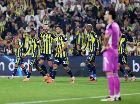 Fenerbahce v Zecorner Kayserispor - Turkish Super Lig ISTANBUL, TURKIYE - NOVEMBER 9: Marco Asensio of Fenerbahce celebrates with his team mates after scoring a goal during the Turkish Super Lig Week 12 match between Fenerbahce and Zecorner Kayserispor at Chobani Stadium in Istanbul, Turkiye on November 9, 2025. Ali Atmaca Anadolu Istanbul Turkey. Editorial use only. Please get in touch for any other usage.  Copyright: x2025xAnadoluxAlixAtmacax