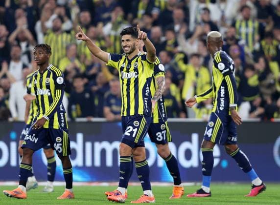 Fenerbahce v Zecorner Kayserispor - Turkish Super Lig ISTANBUL, TURKIYE - NOVEMBER 9: Marco Asensio of Fenerbahce celebrates with his team mates after scoring a goal during the Turkish Super Lig Week 12 match between Fenerbahce and Zecorner Kayserispor at Chobani Stadium in Istanbul, Turkiye on November 9, 2025. Ali Atmaca Anadolu Istanbul Turkey. Editorial use only. Please get in touch for any other usage.  Copyright: x2025xAnadoluxAlixAtmacax