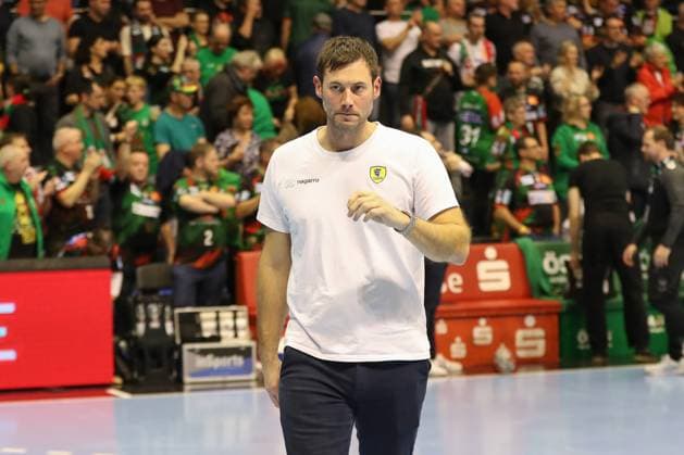 09 11 2025, xgox, Handball, Daikin HBL, SC Magdeburg SC Magdeburg Rhein Neckar Loewen v l Uwe Gensheimer Rhein Neckar Loewen enttäuscht, schaut enttaeuscht, niedergeschlagen, disappointed Magdeburg