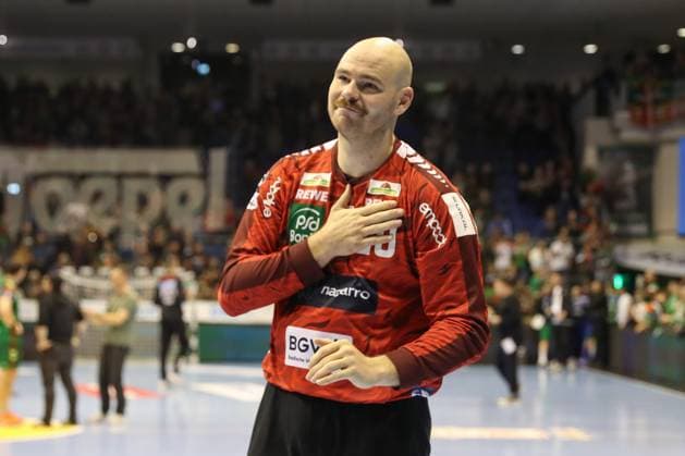 09 11 2025, xgox, Handball, Daikin HBL, SC Magdeburg SC Magdeburg Rhein Neckar Loewen v l Mike Jensen Rhein Neckar Loewen, 20 thanks the Magdeburg fans Magdeburg
