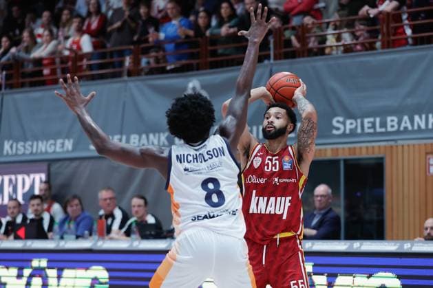 In the picture from left Kassim Nicholson Rostock Seawolves, 8 against David Muenkat Wuerzburg Baskets, 55 09 11 2025, Basketball, Fitness First Wuerzburg Baskets vs Rostock Seawolves, easyCredit BBL, 7 Matchday, Germany, Wuerzburg, tectake Arena, Copyright: HMBxMedia xJulienxBecker