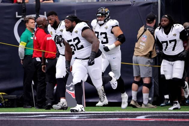 November 9, 2025, Houston, Texas, U.S: Jacksonville Jaguars players enter the field during pregame introductions prior to the NFL, American Football Herren, USA game between the Houston Texans and the Jacksonville Jaguars at NRG Stadium in Houston, TX on November 9, 2025. Houston U.S - ZUMAw137 20251109_aap_w137_037 Copyright: xErikxWilliamsx