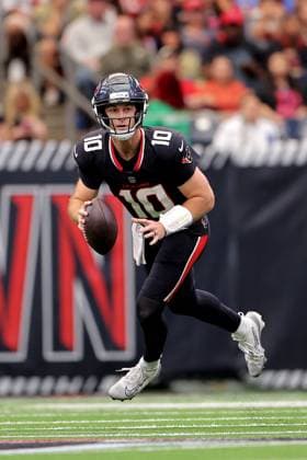 November 9, 2025, Houston, Texas, U.S: Houston Texans quarterback Davis Mills (10) looks to pass downfield during the first quarter of the NFL, American Football Herren, USA game between the Houston Texans and the Jacksonville Jaguars at NRG Stadium in Houston, TX on November 9, 2025. Houston U.S - ZUMAw137 20251109_aap_w137_027 Copyright: xErikxWilliamsx