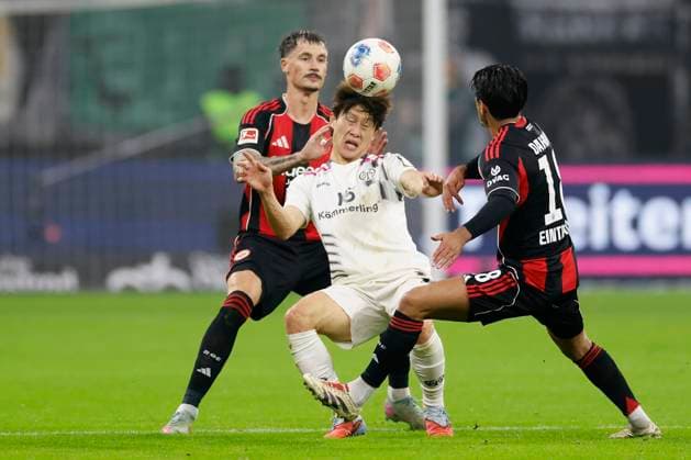 f l n r Robin Koch Eintracht Frankfurt, 4 , Jae sung Lee 1 FSV Mainz 05, 7 and Mahmoud Dahoud Eintracht Frankfurt, 18 , 09 11 2025, Football, 1 Bundesliga, Eintracht Frankfurt 1 FSV Mainz 05, GER, Frankfurt am Main, Deutsche Bank Park, DFL REGULATIONS PROHIBIT ANY USE OF PHOTOGRAPHS AS IMAGE SEQUENCES AND OR QUASI VIDEO Copyright: HMBxMedia xHeikoxBecker