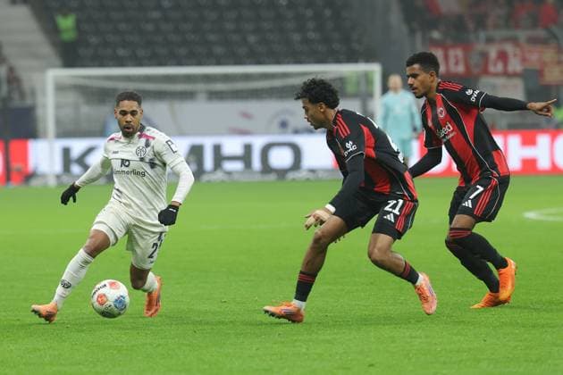 Eintracht Frankfurt 1 FSV Mainz 05 , 1 FBL From left Phillipp Mwene Mainz, 2 , Nathaniel Brown Eintracht Frankfurt, 21 and Ansgar Knauff Eintracht Frankfurt, 7 Bundesliga match between Eintracht Frankfurt and 1 FSV Mainz 05 on November 9, 2025 at Deutsche Bank Park in Frankfurt am Main , Frankfurt am Main Hessen Germany Deutsche Bank Park