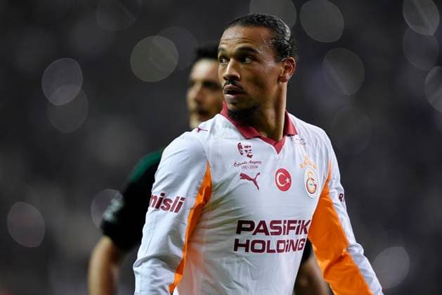 Kocaelispor v Galatasaray -Turkish Super League Leroy Aziz SanÃ of Galatasaray SK looks on during the Turkish Super League match between Kocaelispor and Galatasaray at the Kocaeli Stadium on November 9, 2025 in Kocaeli, Turkey. Kocaeli Kocaeli Turkey Copyright: xGokhanxTanerx