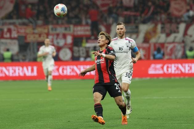 Eintracht Frankfurt 1 FSV Mainz 05 , 1 FBL Ritsu Doan Eintracht Frankfurt, 20 in front of Silvan Widmer Mainz, 30 Bundesliga match between Eintracht Frankfurt and 1 FSV Mainz 05 on November 9, 2025 at Deutsche Bank Park in Frankfurt am Main , Frankfurt am Main Hessen Germany Deutsche Bank Park