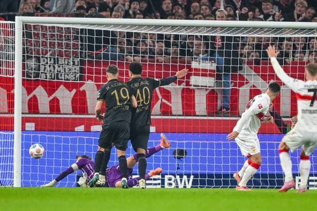 Deniz Undav (VfB Stuttgart) Torschuss zum 2:2 waehrend des spiels der Bundesliga zwischen VfB Stuttgart und FC Augsburg, MHPArena Stuttgart am 09. November 2025 in Stuttgart, Deutschland. (Foto von Harry Langer DeFodi Images) +++ Deniz Undav (VfB Stuttgart) scores his team s second goal during the Bundesliga match between VfB Stuttgart and FC Augsburg at MHPArena Stuttgart on November 9, 2025 in Stuttgart, Germany. (Photo by Harry Langer DeFodi Images) DFL regulations prohibit any use of photographs as image sequences and or quasi-video. (Photo by Harry Langer DeFodi Images) DFL regulations prohibit any use of photographs as image sequences and or quasi-video. Deniz Undav VfB Stuttgart Torschuss zum 2 2 waehrend des spiels der Bundesliga zwischen VfB Stuttgart und FC Augsburg, MHPArena Stuttgart am 09 November 2025 in Stuttgart, Germany Photo by Harry Langer DeFodi Images Deniz Undav VfB Stuttgart scores his team s second goal during the Bundesliga match between VfB Stuttgart and FC Augsburg at MHPArena Stuttgart on November 9, 2025 in Stuttgart, Germany Photo by Harry Langer DeFodi Images DFL regulations prohibit any use of photographs as image sequences and or quasi video Photo by Harry Langer DeFodi Images DFL regulations prohibit any use of photographs as image sequences and or quasi video