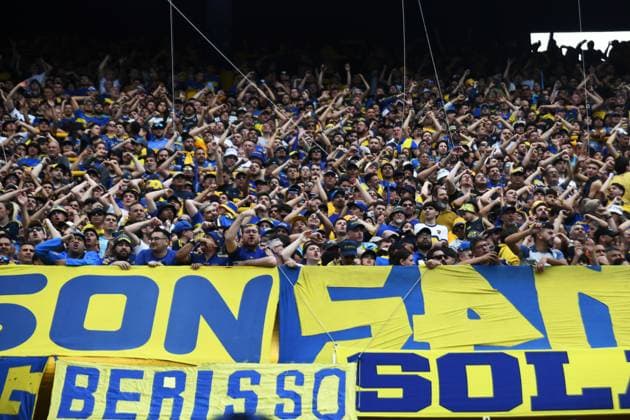 Boca Juniors v River Plate - Torneo Apertura Betano 2025 Fans of Boca Juniors gather before the match between Boca Juniors and River Plate at Estadio Alberto J. Armando, on November 9. Buenos Aires Buenos Aires Argentina  Copyright: xFedericoxPerettix originalFilename:peretti-bocajuni251109_npn3E.jpg