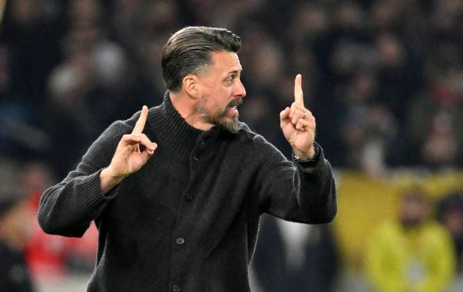 Coach Coach Sandro Wagner FC Augsburg FCA on the sidelines Gesture Gesture VfB Stuttgart vs FC Augsburg FCA 09 11 2025 DFL REGULATIONS PROHIBIT ANY USE OF PHOTOGRAPHS AS IMAGE SEQUENCES AND OR QUASI VIDEO VfB Stuttgart vs FC Augsburg FCA