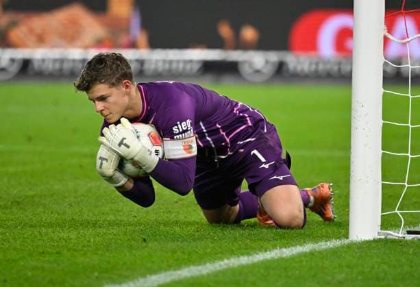 Goalkeeper Finn Dahmen FC Augsburg FCA 01 Action VfB Stuttgart vs FC Augsburg FCA 09 11 2025 DFL REGULATIONS PROHIBIT ANY USE OF PHOTOGRAPHS AS IMAGE SEQUENCES AND OR QUASI VIDEO VfB Stuttgart vs FC Augsburg FCA