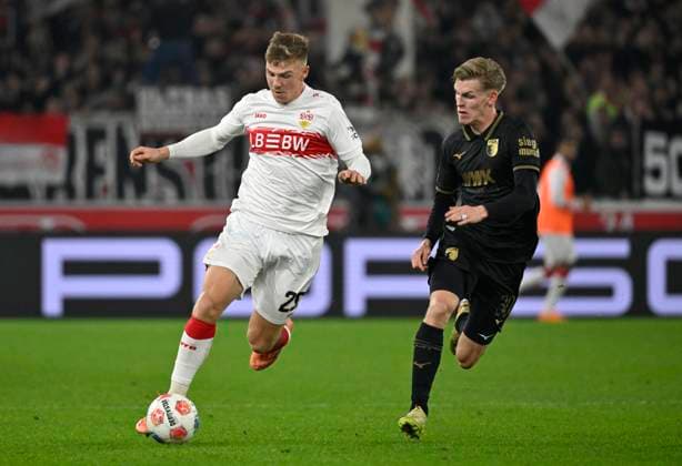 duel, action Finn Jeltsch VfB Stuttgart 29 vs Anton Kade FC Augsburg FCA 30 VfB Stuttgart vs FC Augsburg FCA 09 11 2025 DFL REGULATIONS PROHIBIT ANY USE OF PHOTOGRAPHS AS IMAGE SEQUENCES AND OR QUASI VIDEO VfB Stuttgart vs FC Augsburg FCA