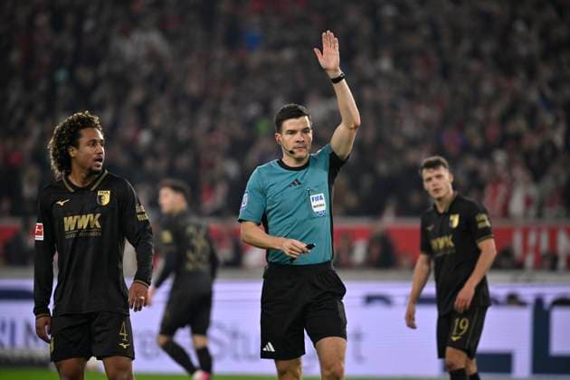 Referee Referee Harm Osmers Gesture Gesture Han Noah Massengo FC Augsburg FCA 04 Robin Fellhauer FC Augsburg FCA 19 Mert Koemuer FC Augsburg FCA 36 VfB Stuttgart vs FC Augsburg FCA 09 11 2025 DFL REGULATIONS PROHIBIT ANY USE OF PHOTOGRAPHS AS IMAGE SEQUENCES AND OR QUASI VIDEO VfB Stuttgart vs FC Augsburg FCA