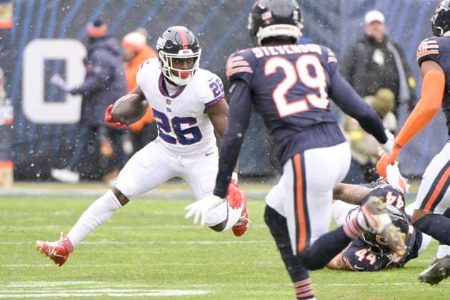 New York Giants running back Devin Singletary (26) runs the ball against the Chicago Bears during the first quarter at Soldier Field in Chicago on Sunday, November 9, 2025.  CHI20251109107 MARKxBLACK
