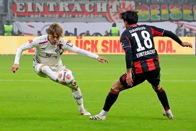 Frankfurt, Germany 09 November 2025 1 BL 2025 2026 Eintracht Frankfurt vs FSV Mainz 05 In picture from left in duel Kaishu Sano Mainz vs Mahmoud Dahoud Frankfurt DFL regulations prohibit any use of photographs as image sequences and or quasi video Deutsche Bank Park Hessen Copyright: xFotostandx xRacochax